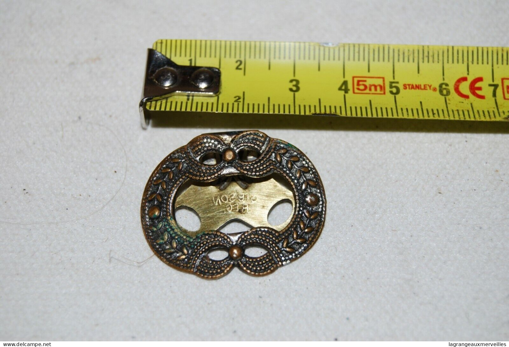 C210 Bijou Ancien - Broche Travaillée - GIBSON - Spille