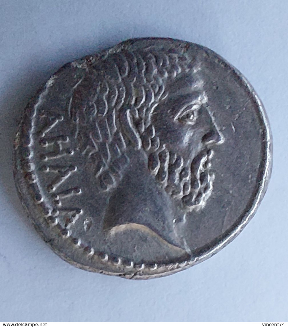 Denier En Argent - Q. Servilius Caepio (M. Junius) Brutus - TTB - République (-280 à -27)