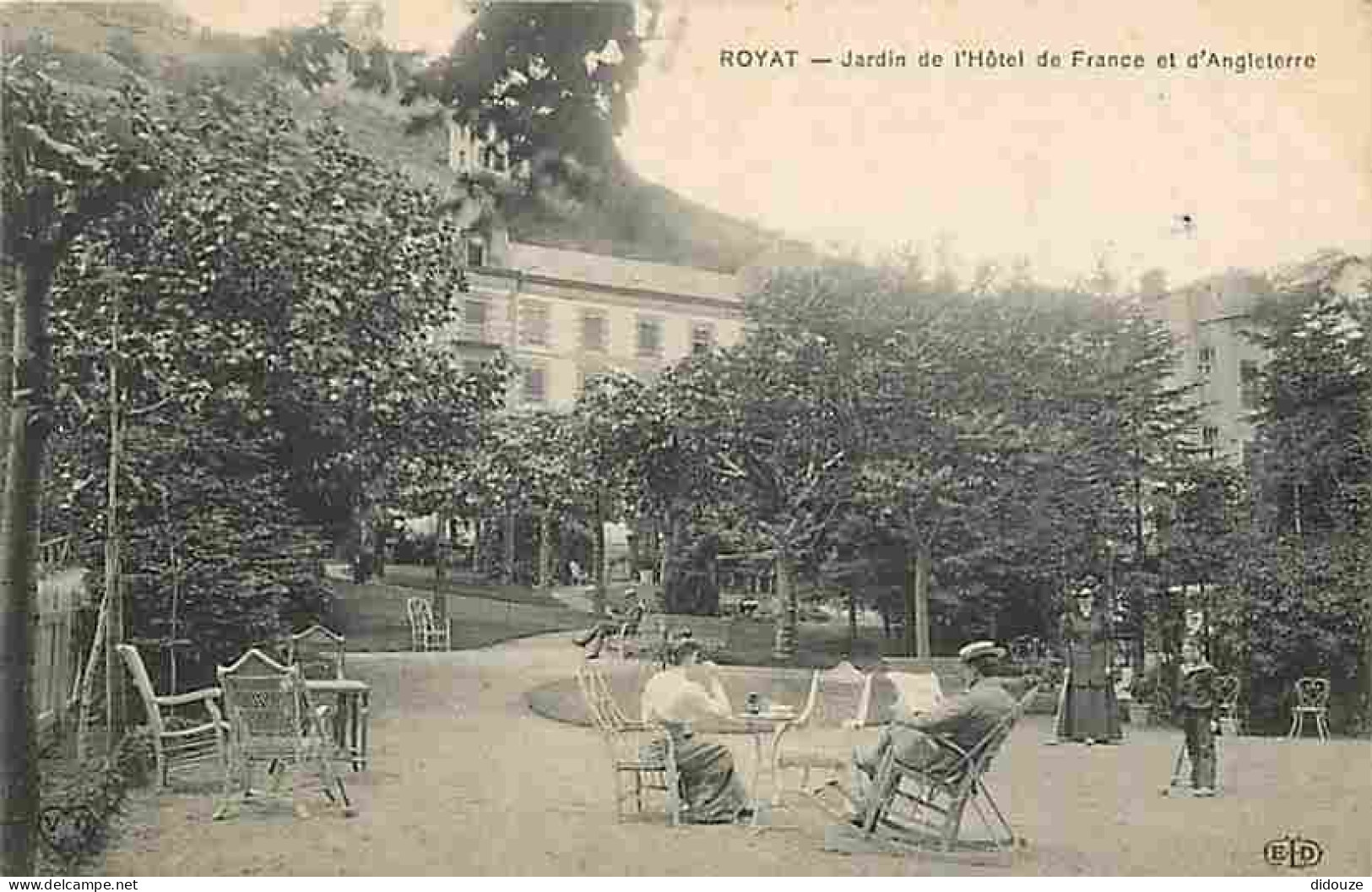 63 - Royat - Jardin De L'Hotel De France Et D'Angleterre - Animée - Rocking Chair - Jeu De Quilles Au Maillet - CPA - Vo - Royat