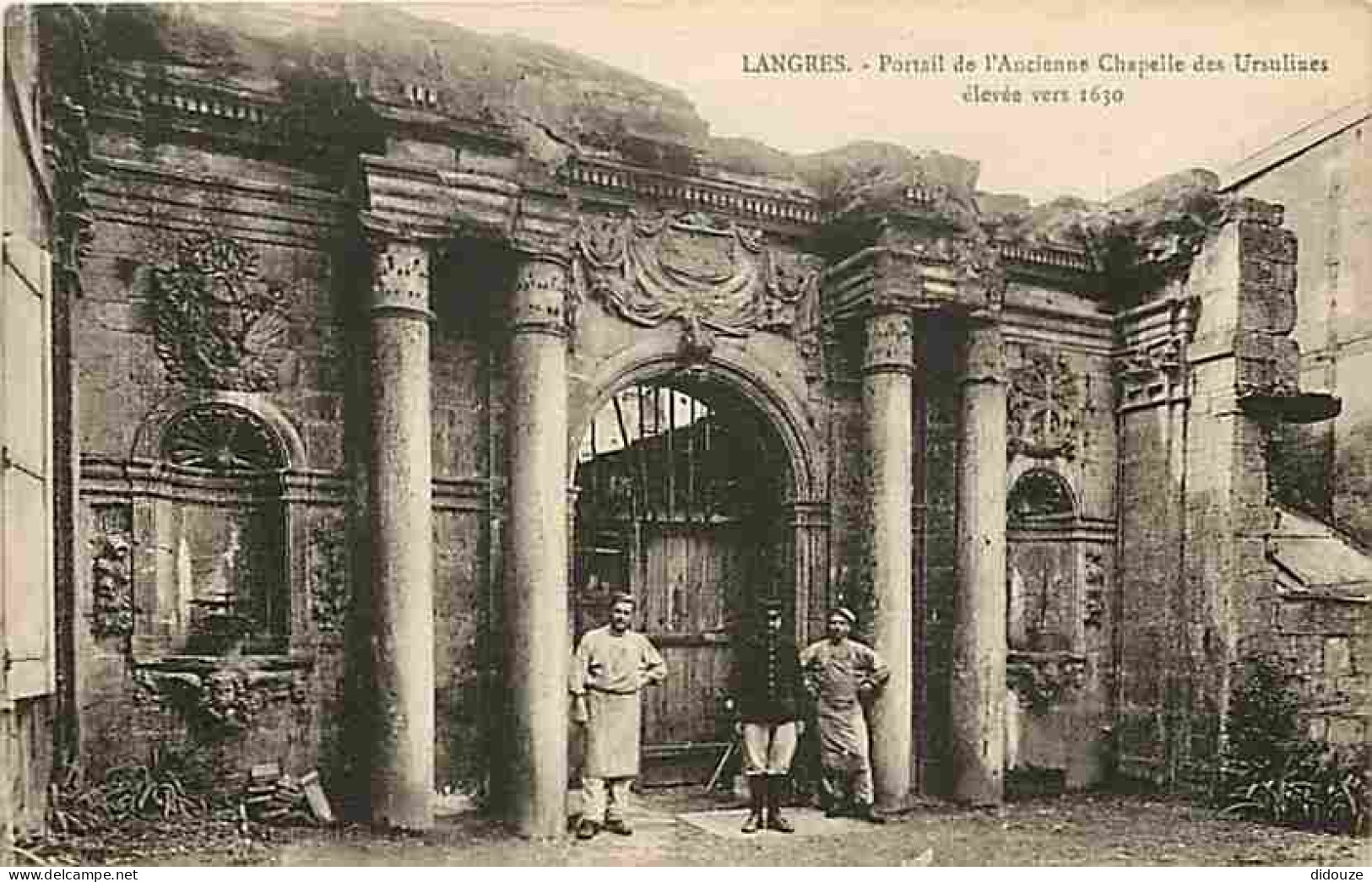 52 - Langres - Portail De L'Ancienne Chapelle Des Ursulines - Animé - CPA - Voir Scans Recto-Verso - Langres