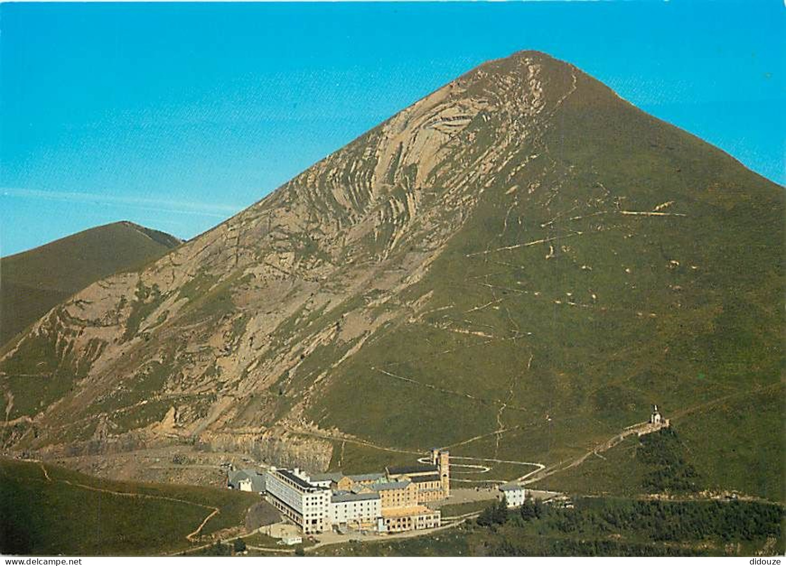 38 - La Salette - Sanctuaire Notre Dame De La Salette - Vue Générale Du Sanctuaire , Le Mont Gargas 2207 Mètres - Carte  - La Salette