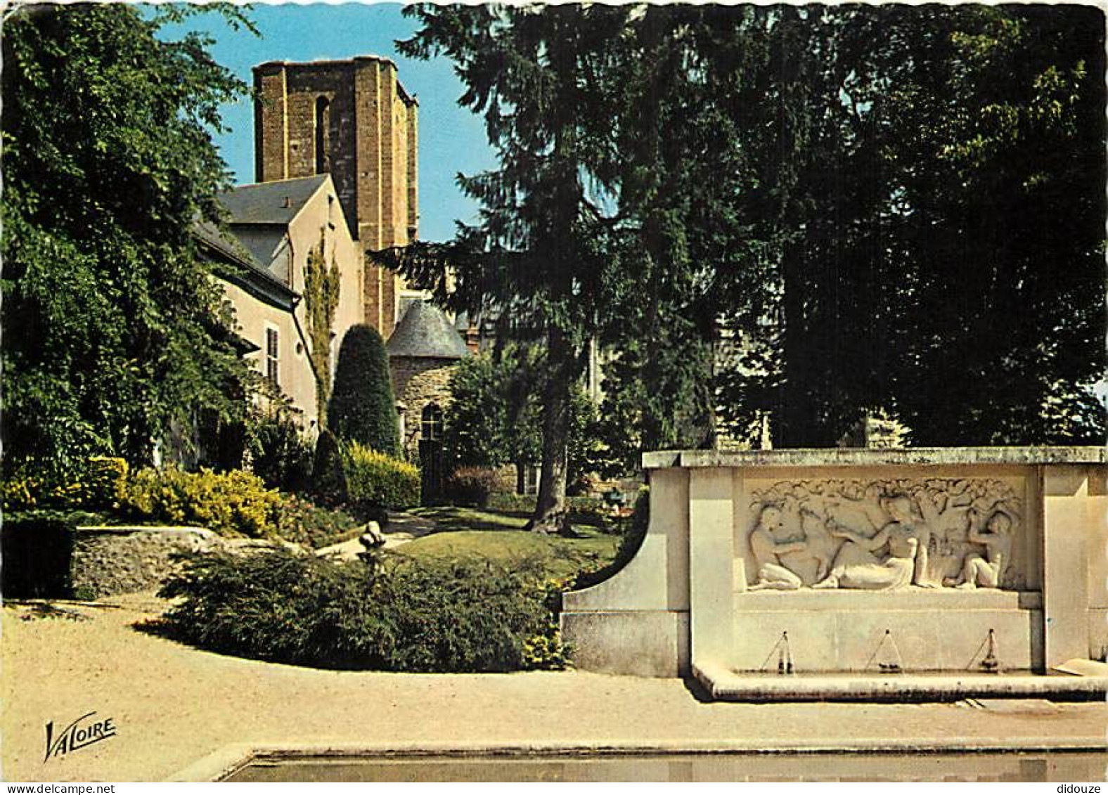 45 - Pithiviers - Les Jardins De La Mairie - Carte Dentelée - CPSM Grand Format - Voir Scans Recto-Verso - Pithiviers