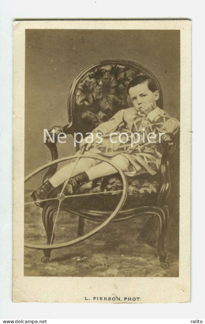 ENFANT AU CERCEAU Vers 1865 Photo D'après Peinture Mayer & Pierson Paris - Ancianas (antes De 1900)