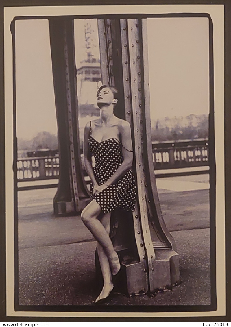 Carte Postale - Springtime In Paris (jeune Femme Devant La Tour Eiffel) Photo : Steen Sundland - Andere & Zonder Classificatie