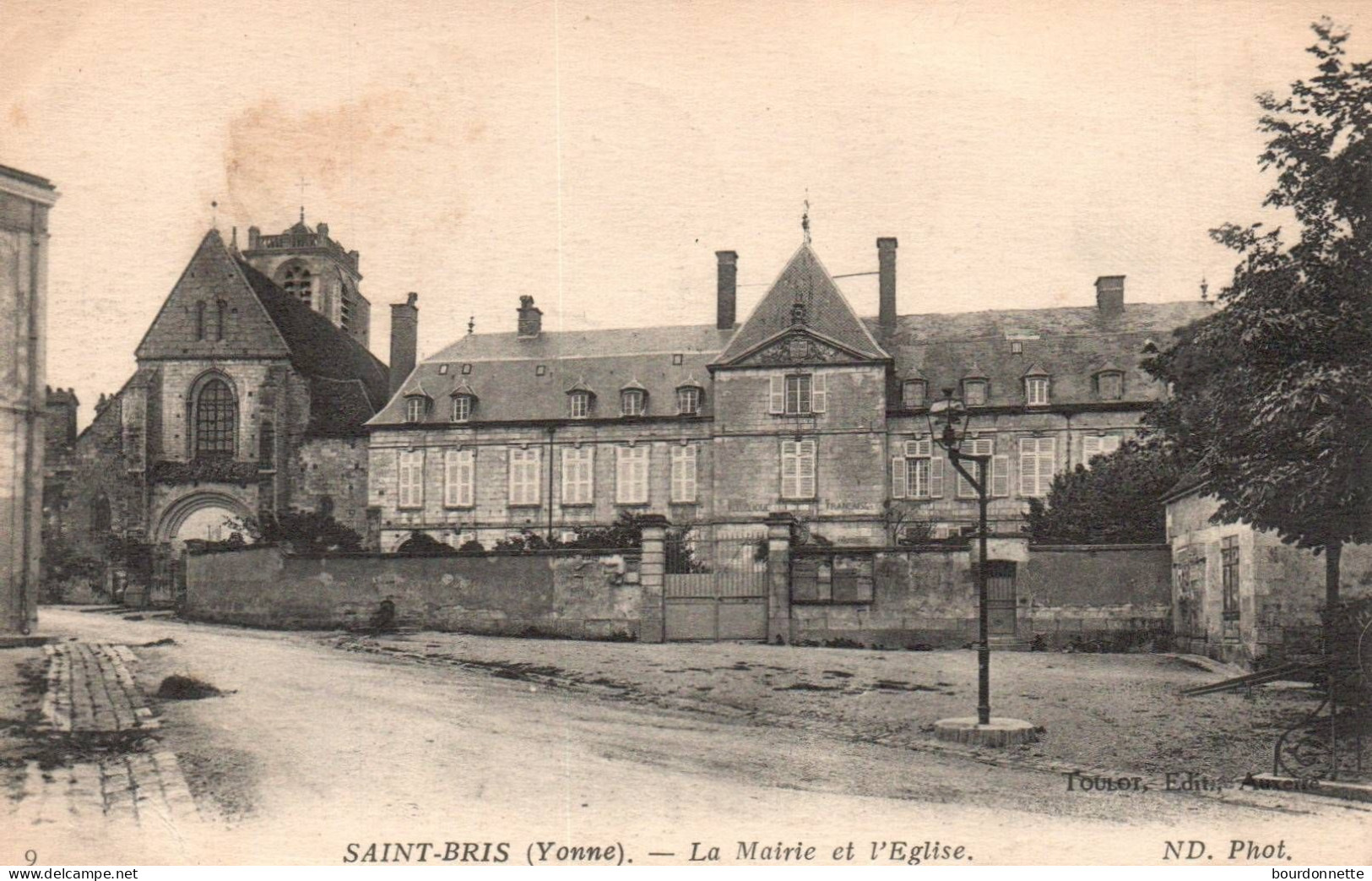 89 - SAINT-BRIS - La Mairie Et L'église - Saint Bris Le Vineux