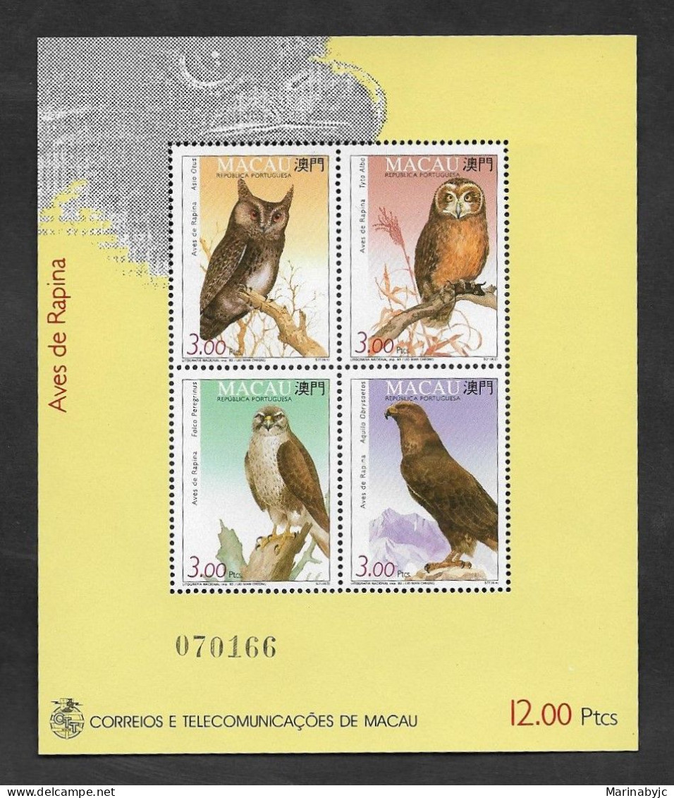 SE)1993 MACAO, FAUNA SERIES, BIRDS OF PREY, SS WITH CONTROL NUMBER, MNH - Usados