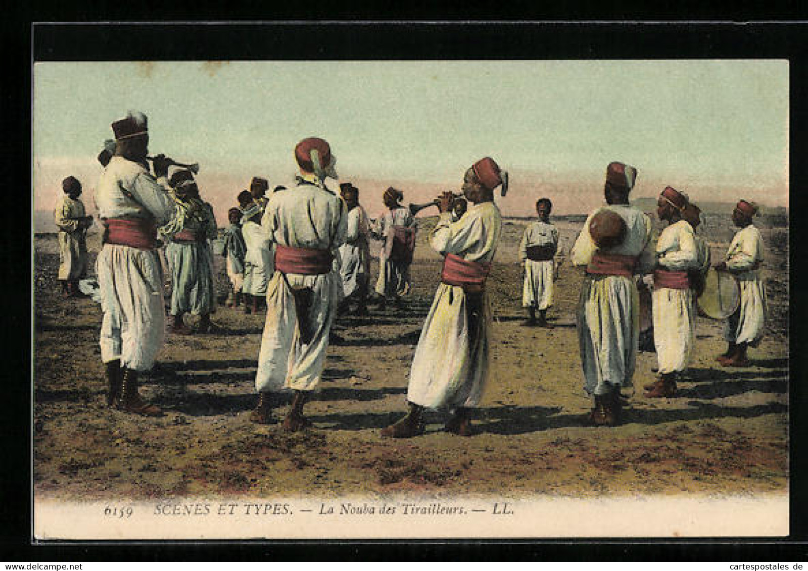 AK Scènes Et Types, La Nouba Des Tirailleurs, Arabische Soldaten  - Unclassified