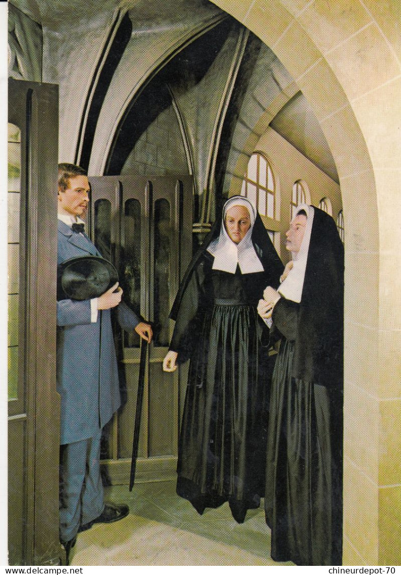 MUSEE DE CIRE A LOURDES  VIE DE BERNADETTE SOUBIROUS.LE CLOITRE - Museos