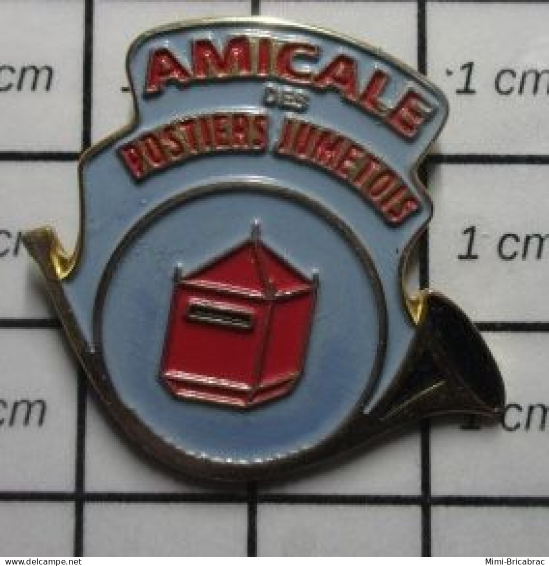 918B Pin's Pins / Beau Et Rare / MUSIQUE / COR DE CHASSE MUSIQUE FANFARE AMICALE DES POSTIERS JUMETOIS - Muziek