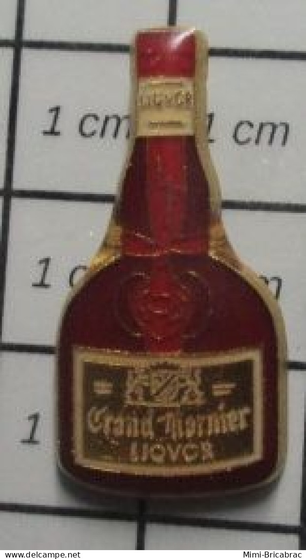 1920 Pin's Pins / Beau Et Rare / THEME : BOISSONS / BOUTEILLE D'ALCOOL GRAND MARNIER - Getränke