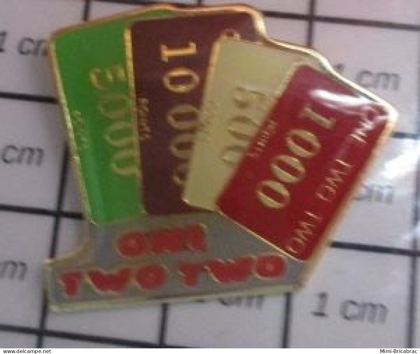 1920 Pin's Pins / Beau Et Rare / JEUX / PLAQUES DE CASINO ONE TWO TWO Couché Médor ! - Spelletjes