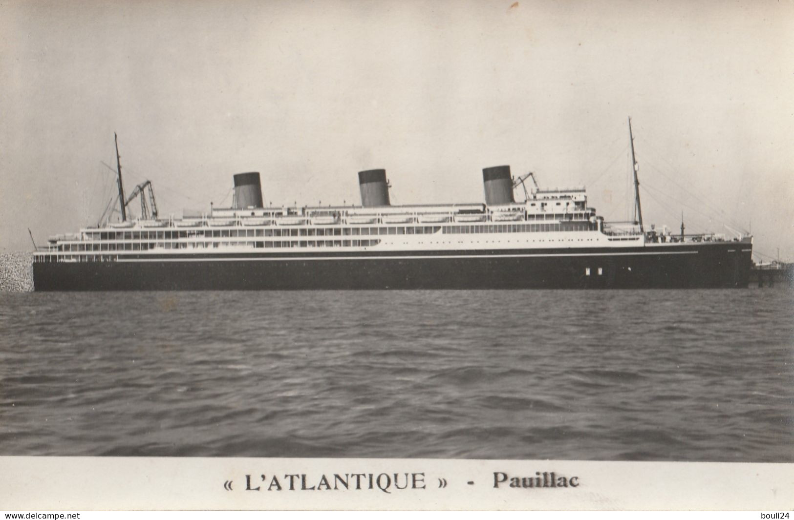 CARTE PHOTO LE PAQUEBOT  L'ATLANTIQUE  A PAUILLAC  EN GIRONDE  CPA  CIRCULEE - Steamers