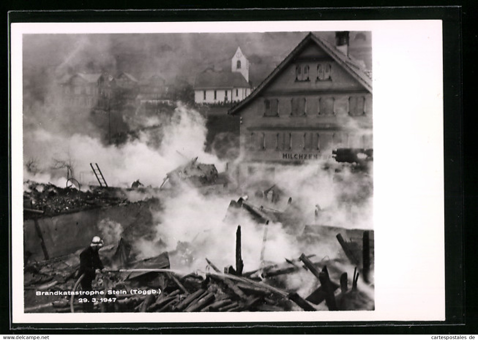 AK Stein I. Toggb., Brandkatastrophe Am 29. 3. 1947, Feuerwehrmann Bei Löscharbeiten  - Stein