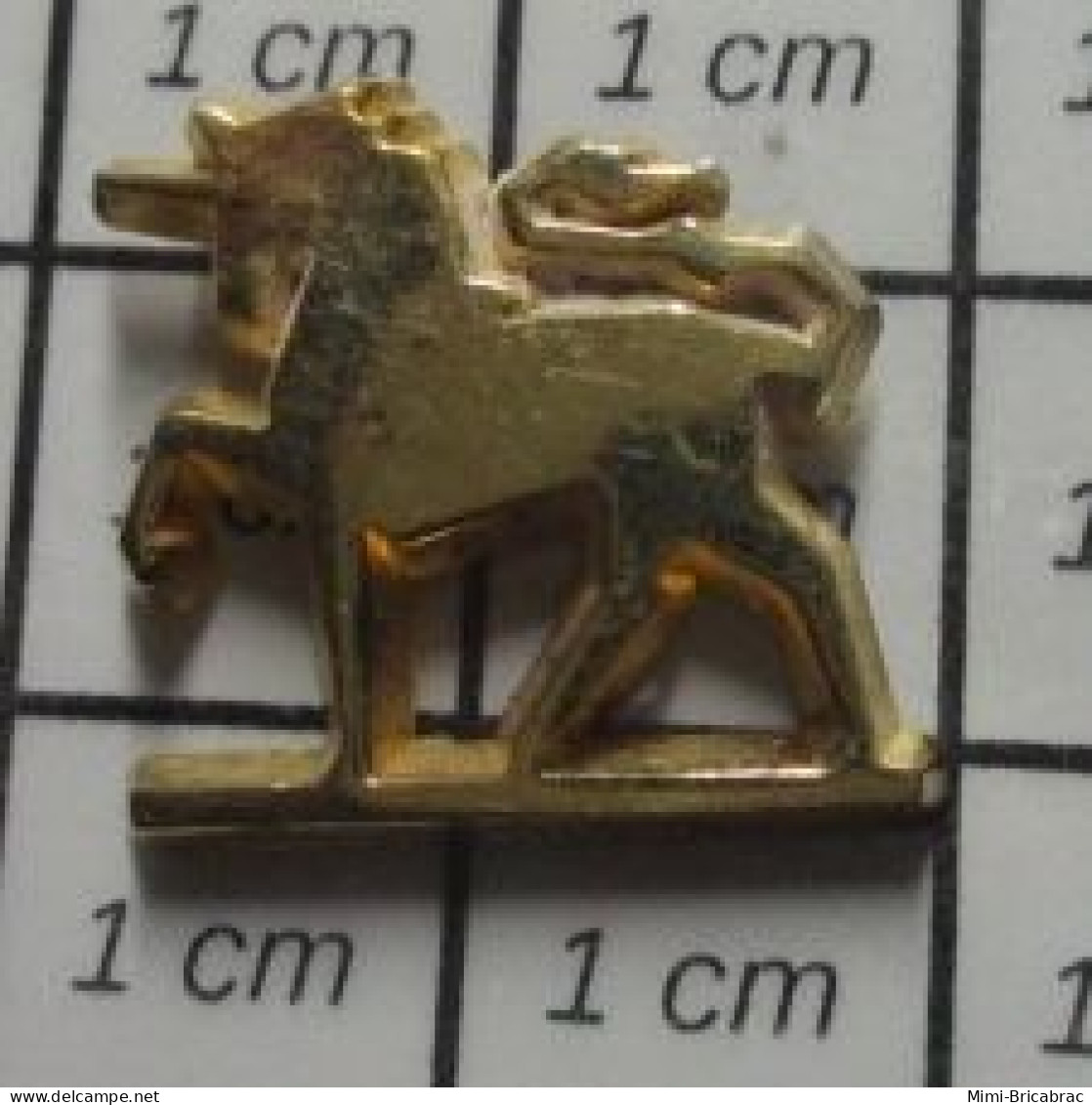 2120  Pin's Pins / Beau Et Rare / ANIMAUX / LICORNE METAL JAUNE - Animaux