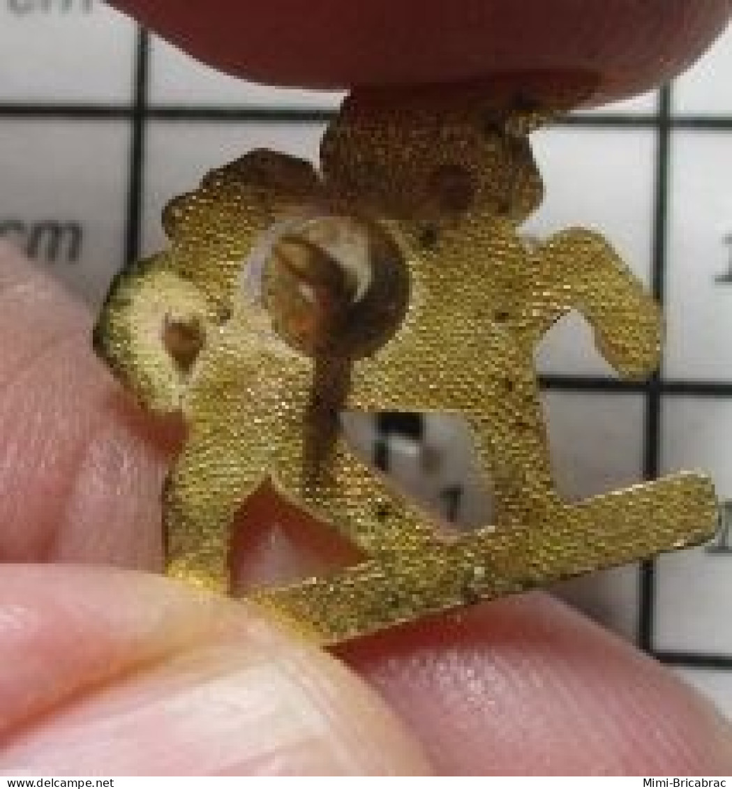 2120  Pin's Pins / Beau Et Rare / ANIMAUX / LICORNE METAL JAUNE - Animali