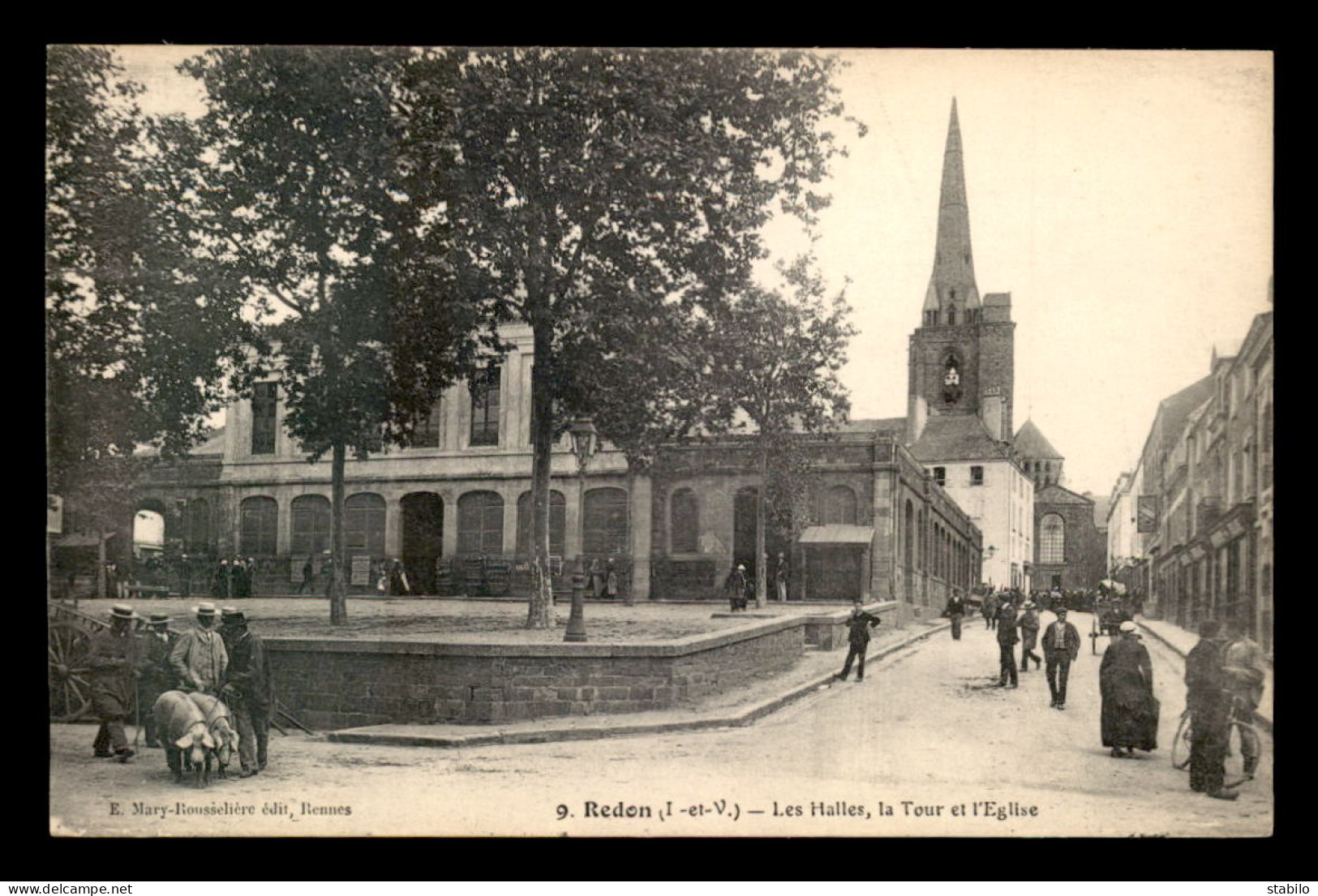 35 - REDON - LES HALLES  - LA TOUR ET L'EGLISE - Redon