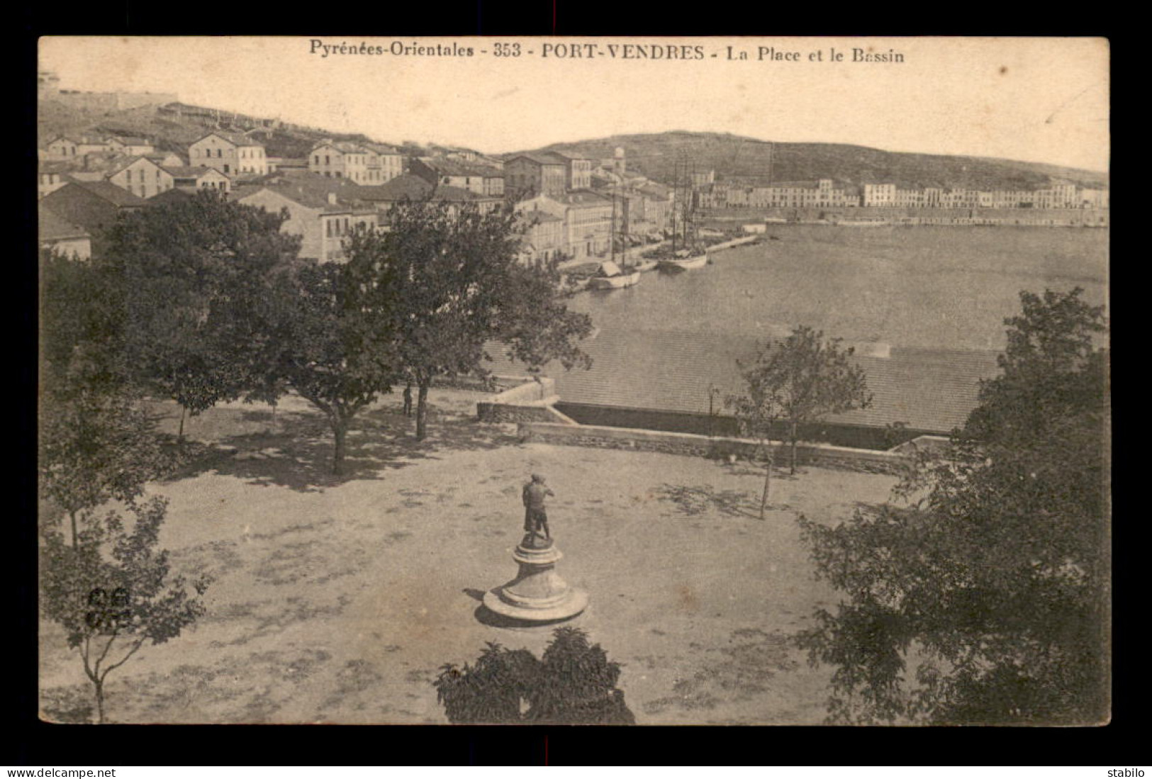 66 - PORT-VENDRES - LA PLACE ET LE BASSIN - Port Vendres