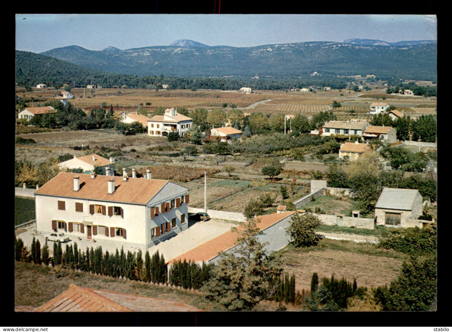 83 - NANS-LES-PINS - VUE PANORAMIQUE SUR LA TRAVERSE DES JARDINS - Nans-les-Pins