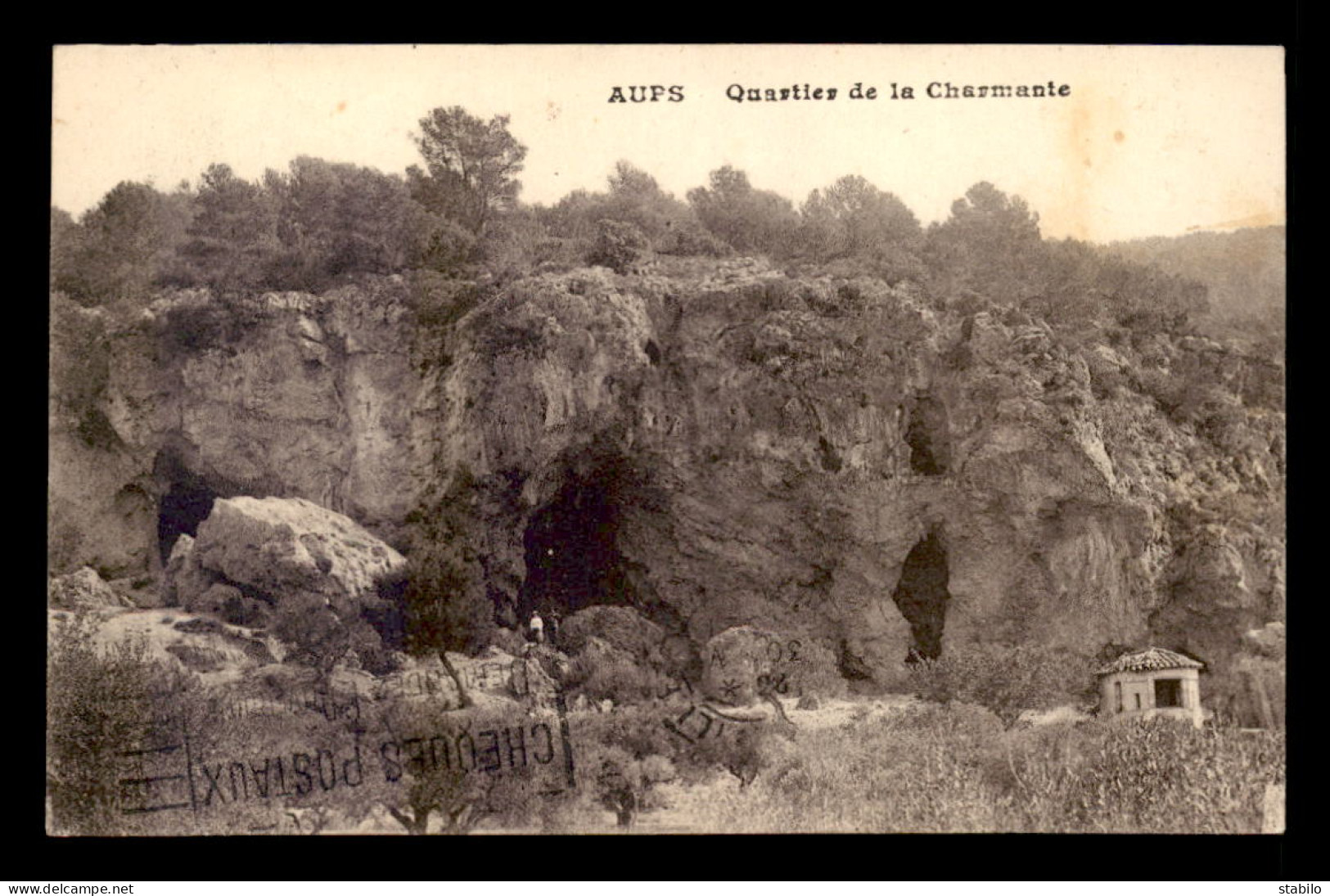 83 - AUPS - QUARTIER DE LA CHARMANTE - GROTTES - Aups