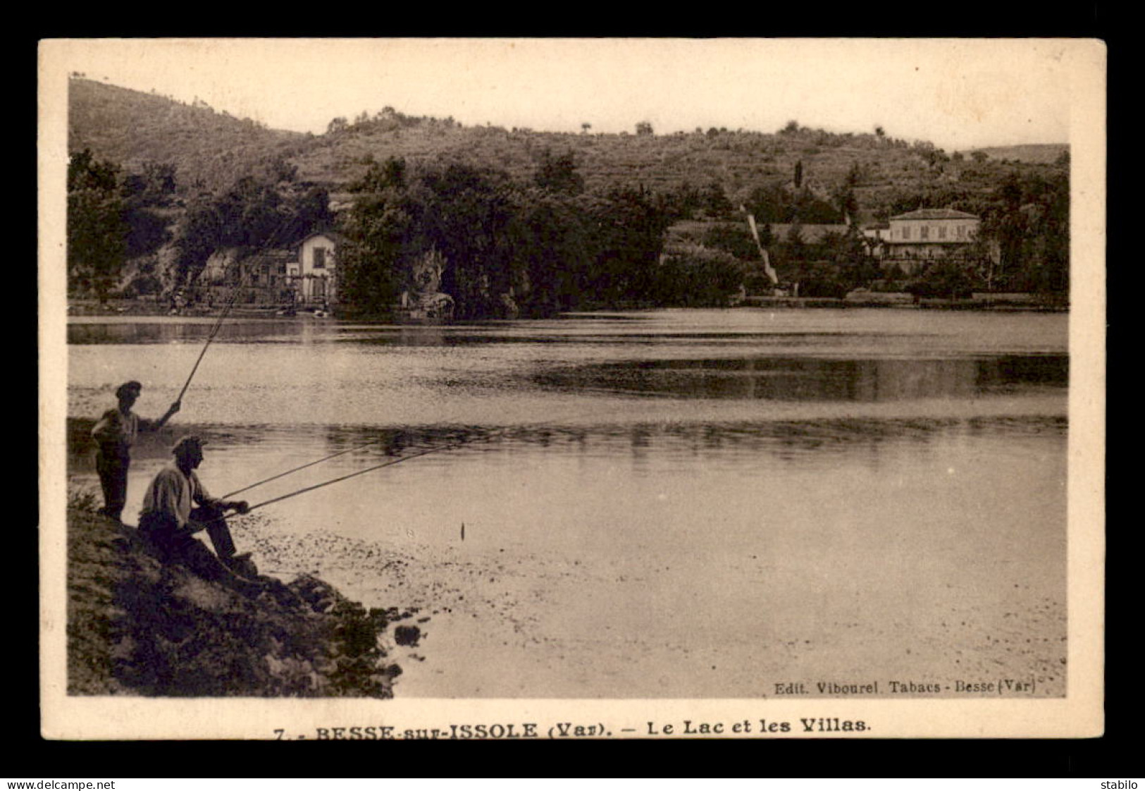 83 - BESSE-SUR-ISSOLE - PECHE A LA LIGNE DANS LE LAC ET LES VILLAS - Besse-sur-Issole