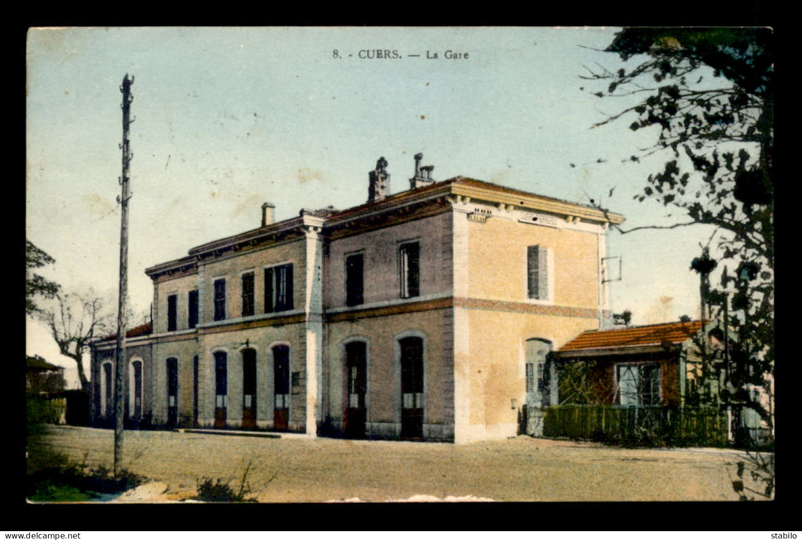 83 - CUERS - FACADE DE LA GARE DE CHEMIN DE FER - CARTE COLORISEE - Cuers