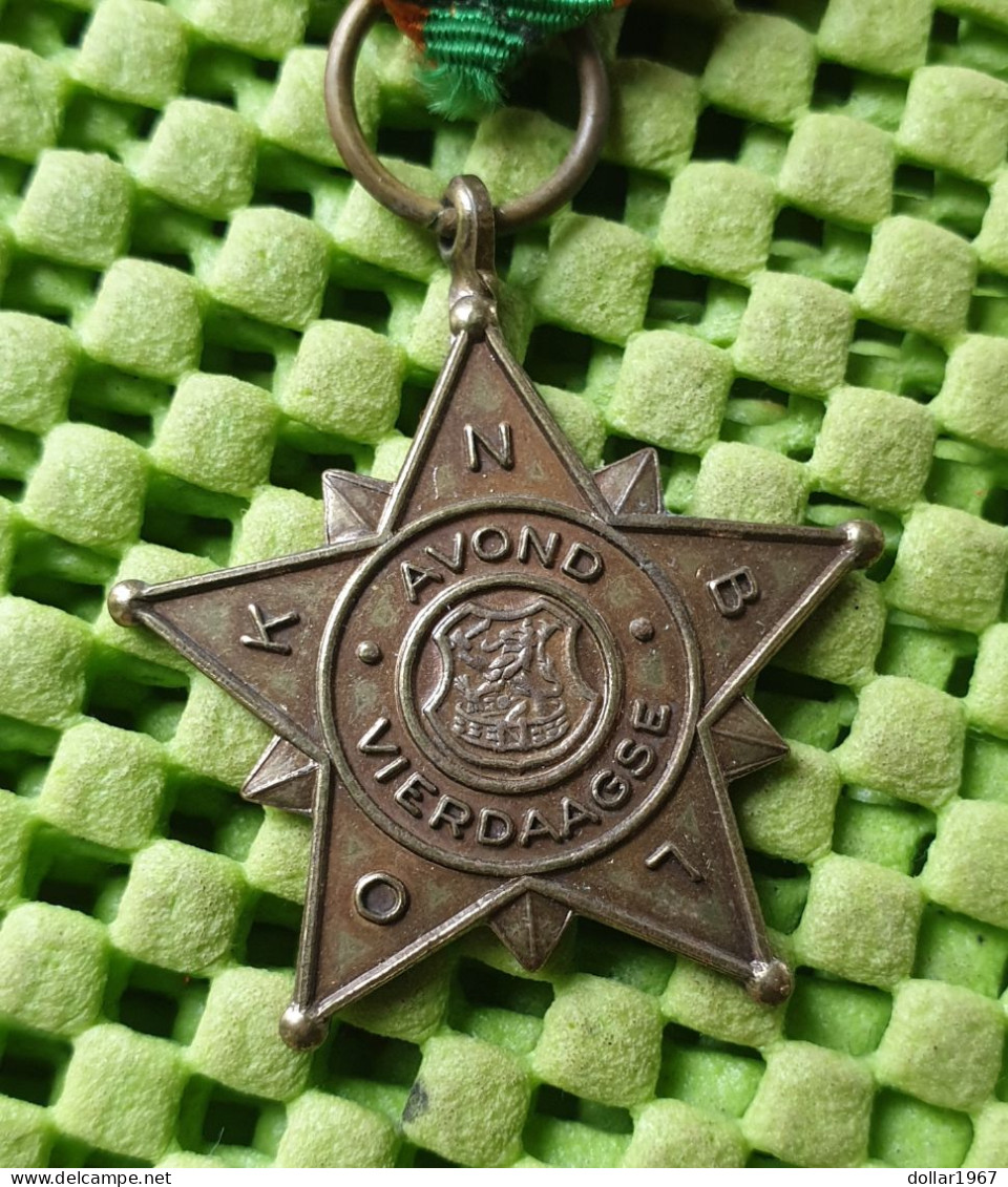 Medaile : .K.N.B.L.O Avondvierdaagse 1966 . -  Original Foto  !!  Medallion  Dutch - Autres & Non Classés