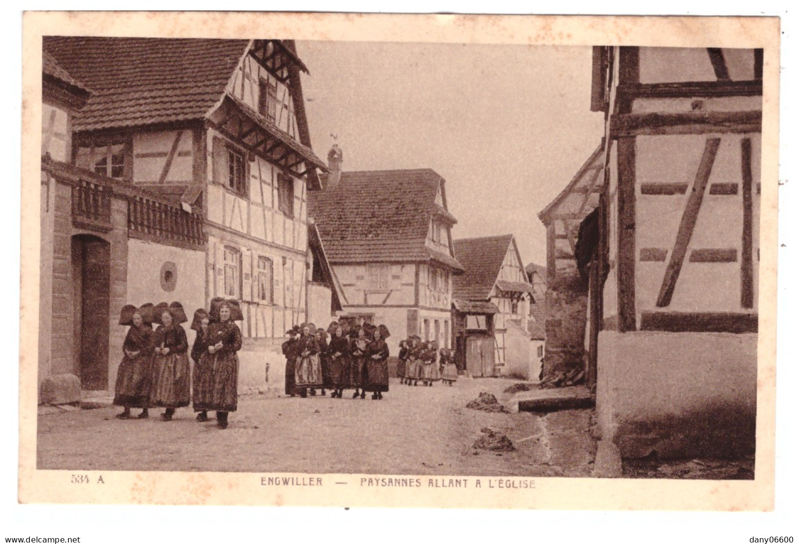 ENGWILLER - Paysannes Allant à L'Eglise (carte Animée) - Sonstige & Ohne Zuordnung