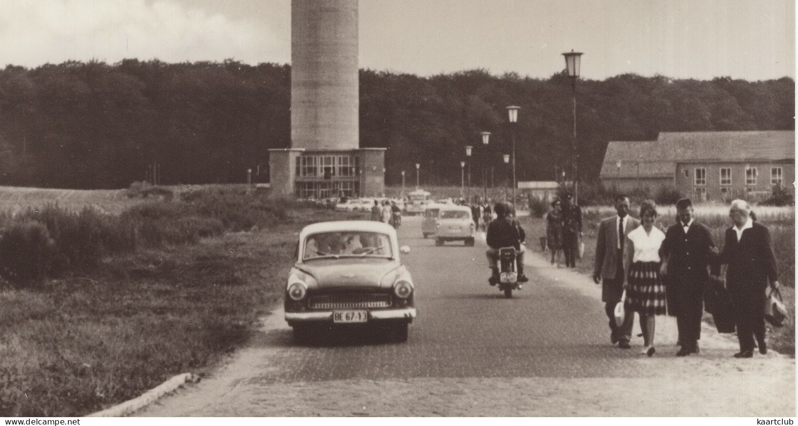 Schwerin: WARTBURG 311, MOPED - Neuerbauter Fernsehturm Mit Turmcafé  - (DDR) - Voitures De Tourisme