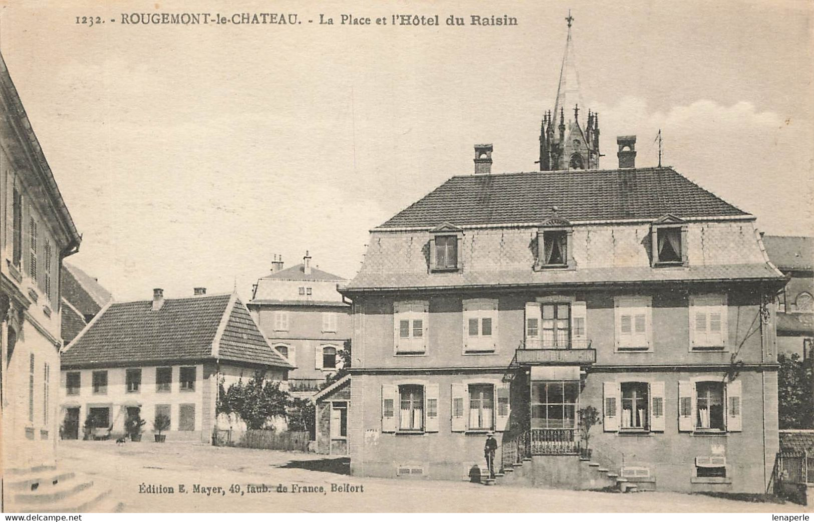 D4402 ROUGEMONT LE CHATEAU La Place De L'hôtel Du Raisin - Rougemont-le-Château