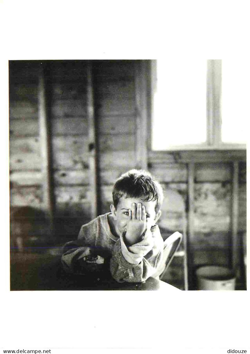 Enfants - Image - Scènes Et Paysages - Photographie Jacques Lowe - Now You See Me 1960 - CPM - Carte Neuve - Voir Scans  - Taferelen En Landschappen