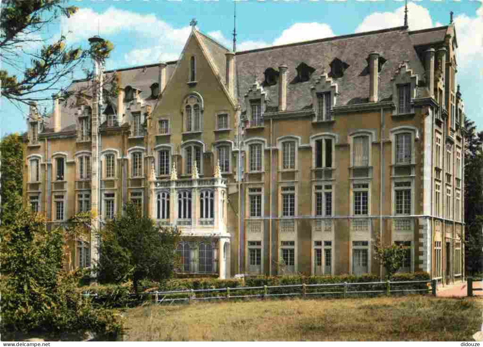 92 - Rueil-Malmaison - Fondation Cognacs Jay - Maison De Retraite - Façade Ouest - La Chapelle - Carte Dentelée - CPSM G - Rueil Malmaison