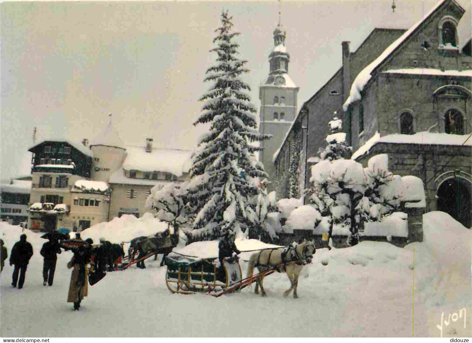 Animaux - Chevaux - Megève - La Place De L'Eglise Un Jour De Neige - Traineau - Hiver - Neige - Horses - Pferde - CPM -  - Cavalli