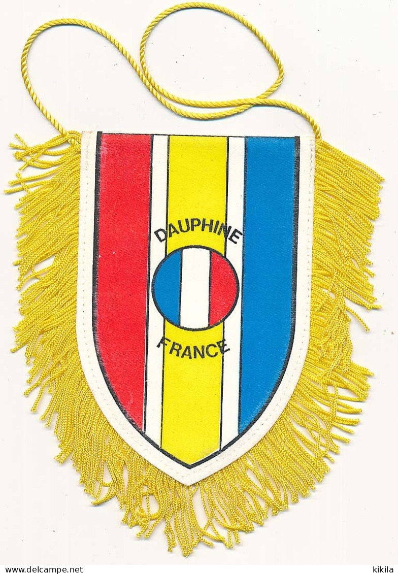 Fanion 7,5 X 11,5 Cm (+ 2,5 Cm) O.M.S. GRENOBLE X° Jeux Olympiques D'Hiver Février 1968 Oriflamme - Habillement, Souvenirs & Autres