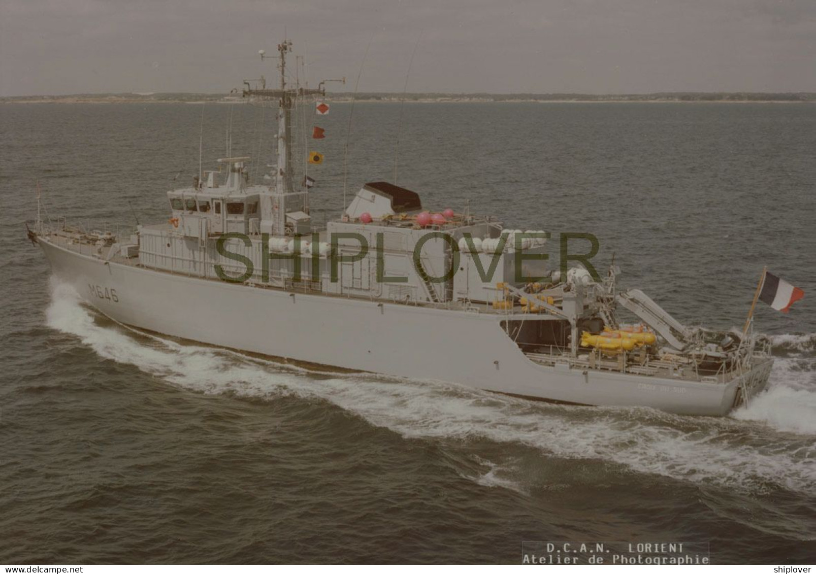 Grande Photo Du Chasseur De Mines CROIX DU SUD - Bateau / Ship / Schiff - Boats