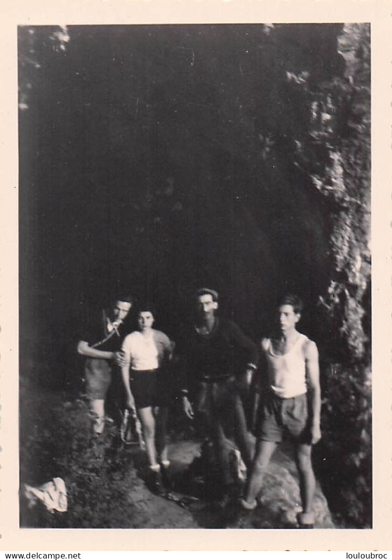 ALPES LA GROTTE DE BALME 1953  ALPINISME  PHOTO ORIGINALE  10 X 7 CM S1 - Lugares