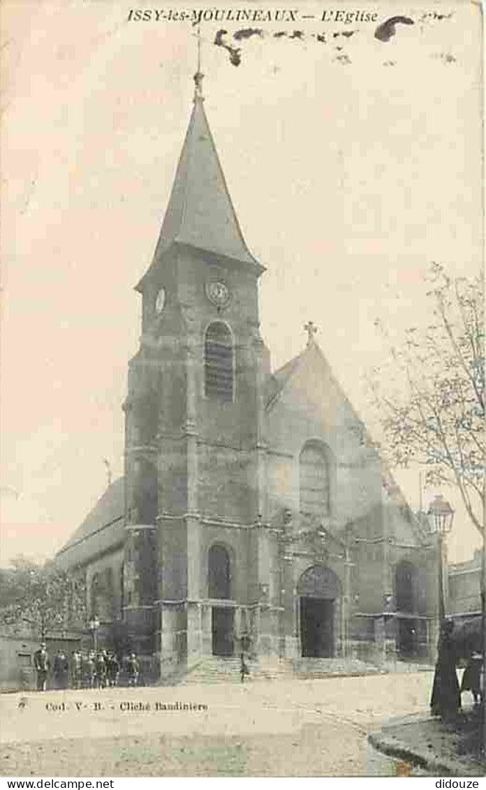 92 - Issy Les Moulineaux - L'Eglise - Animée - Oblitération Ronde De 1917 - Correspondance Militaire - CPA - Voir Scans  - Issy Les Moulineaux