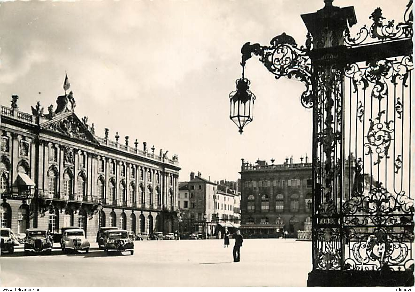 Automobiles - Nancy - Place Stanislas - Hôtel De Ville - CPSM Grand Format - Voir Scans Recto-Verso - Turismo