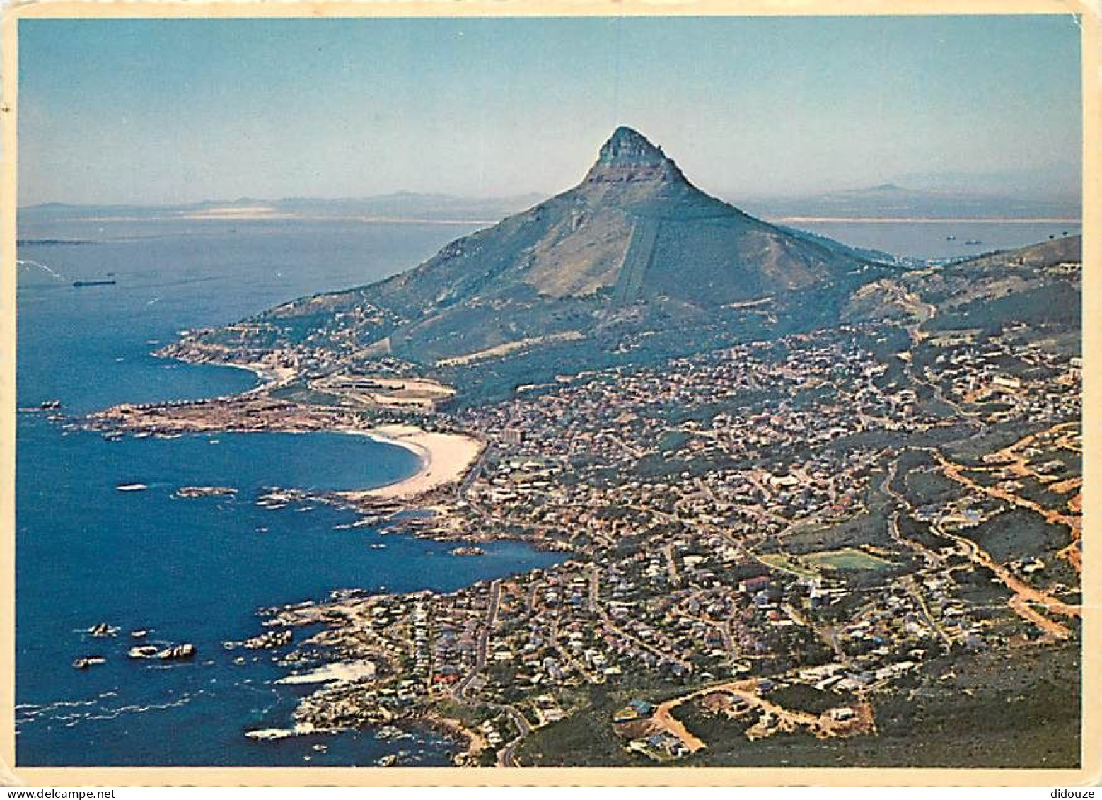 Afrique Du Sud - South Africa - Cape Town - Lions Head Towers Above Camps Bay And Clifton. Table Bay In The Background - - Sudáfrica