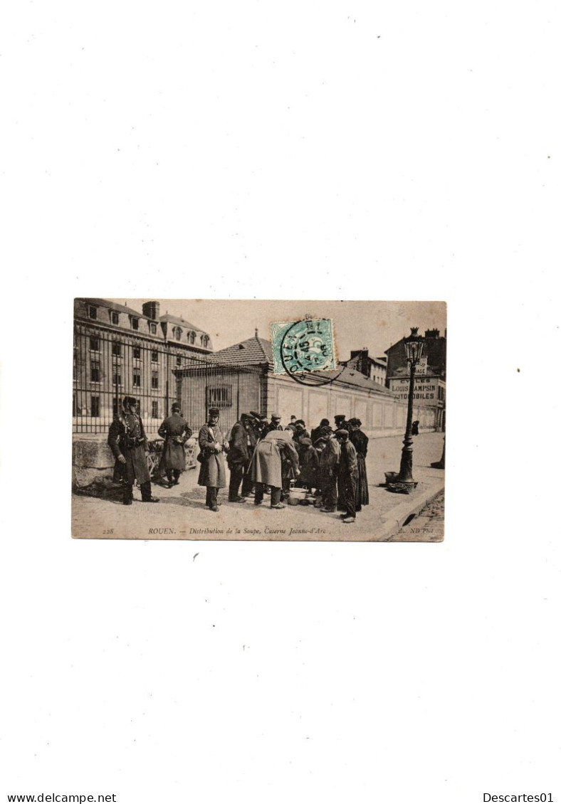 C P A  ANIMEE  ROUEN DISTRIBUTION DE LA SOUPE CASERNE JEANNE-D'ARC  CIRCULEE  1906 - Rouen