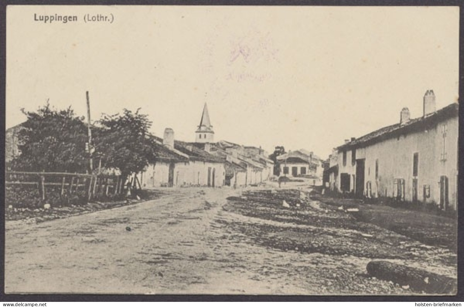 Luppingen, Lothringen, Dorfstrasse Und Kirche Im Hintergrund - Lothringen