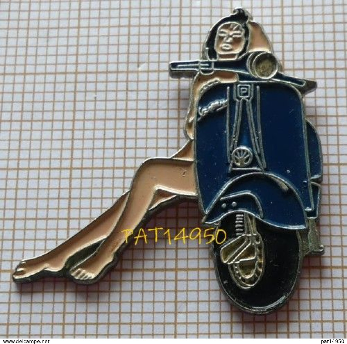 PAT14950 SCOOTER VESPA BLEU  PIN-UP - Motos