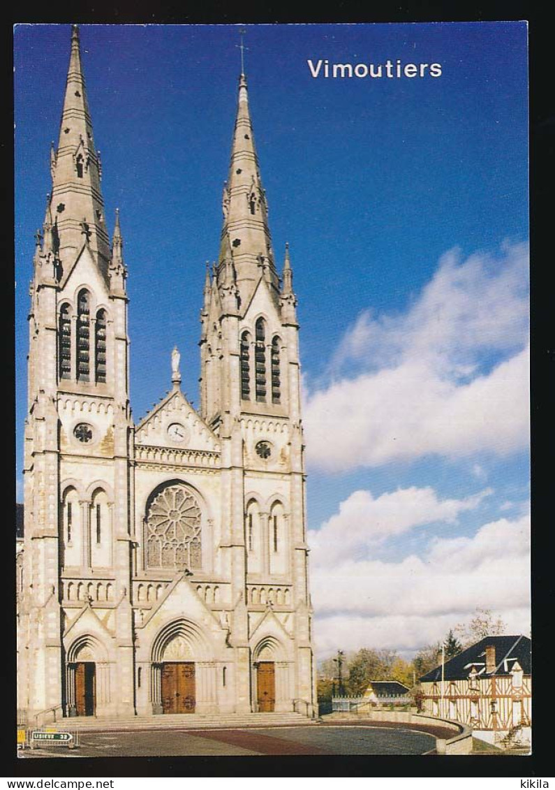 CPSM / CPM Orne VIMOUTIERS L'église - Vimoutiers