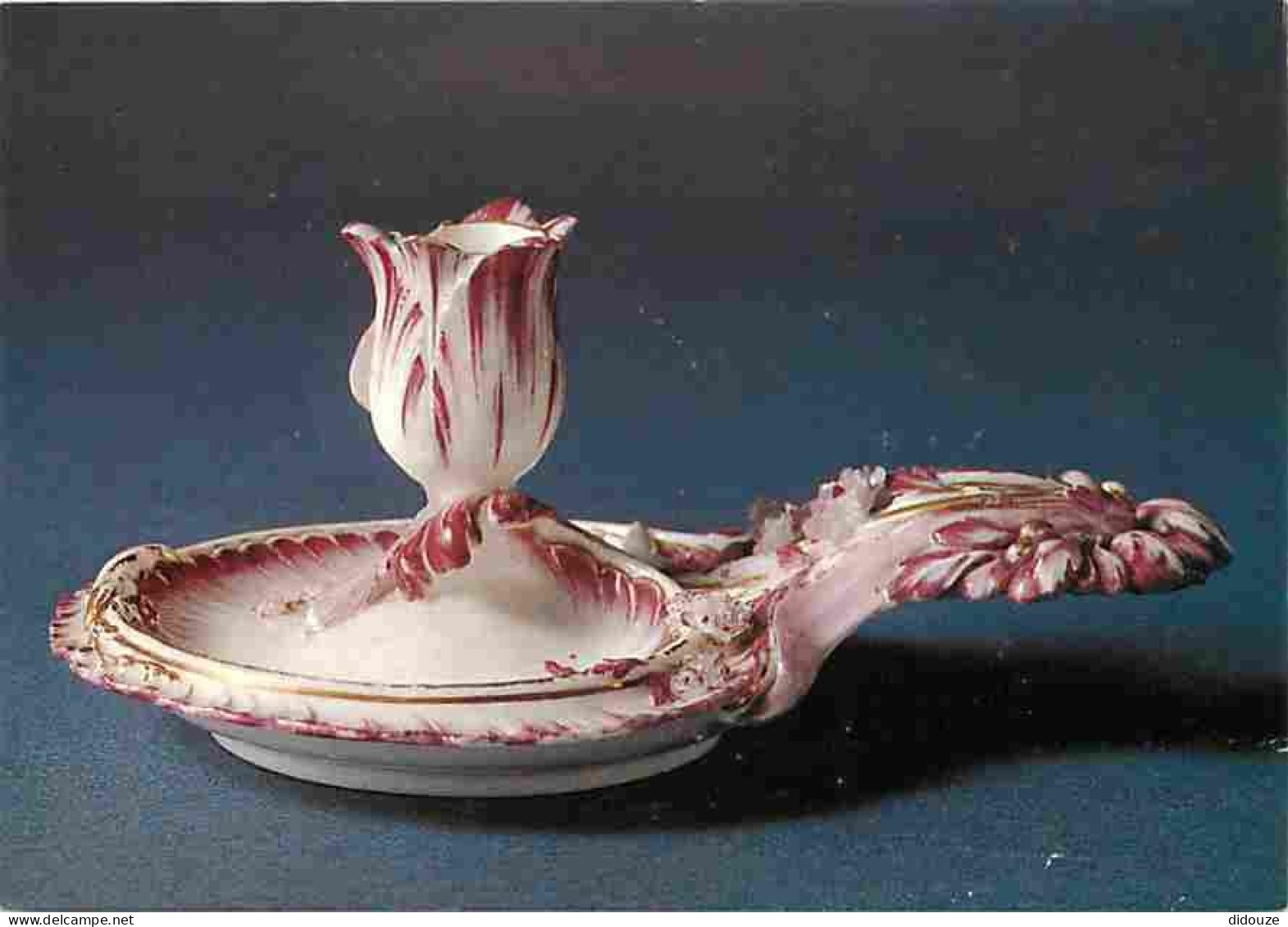 Art - Bougeoir En Fornne De Fleur, Décor Rose - Porcelaine Tendre De Vincennes, 1753 - Musée National De Céramique De Sè - Articles Of Virtu