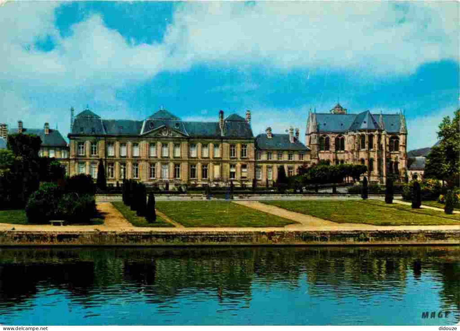 02 - Soissons - L'Hôtel De Ville Et L'Abbaye St-Léger - CPM - Carte Neuve - Voir Scans Recto-Verso - Soissons