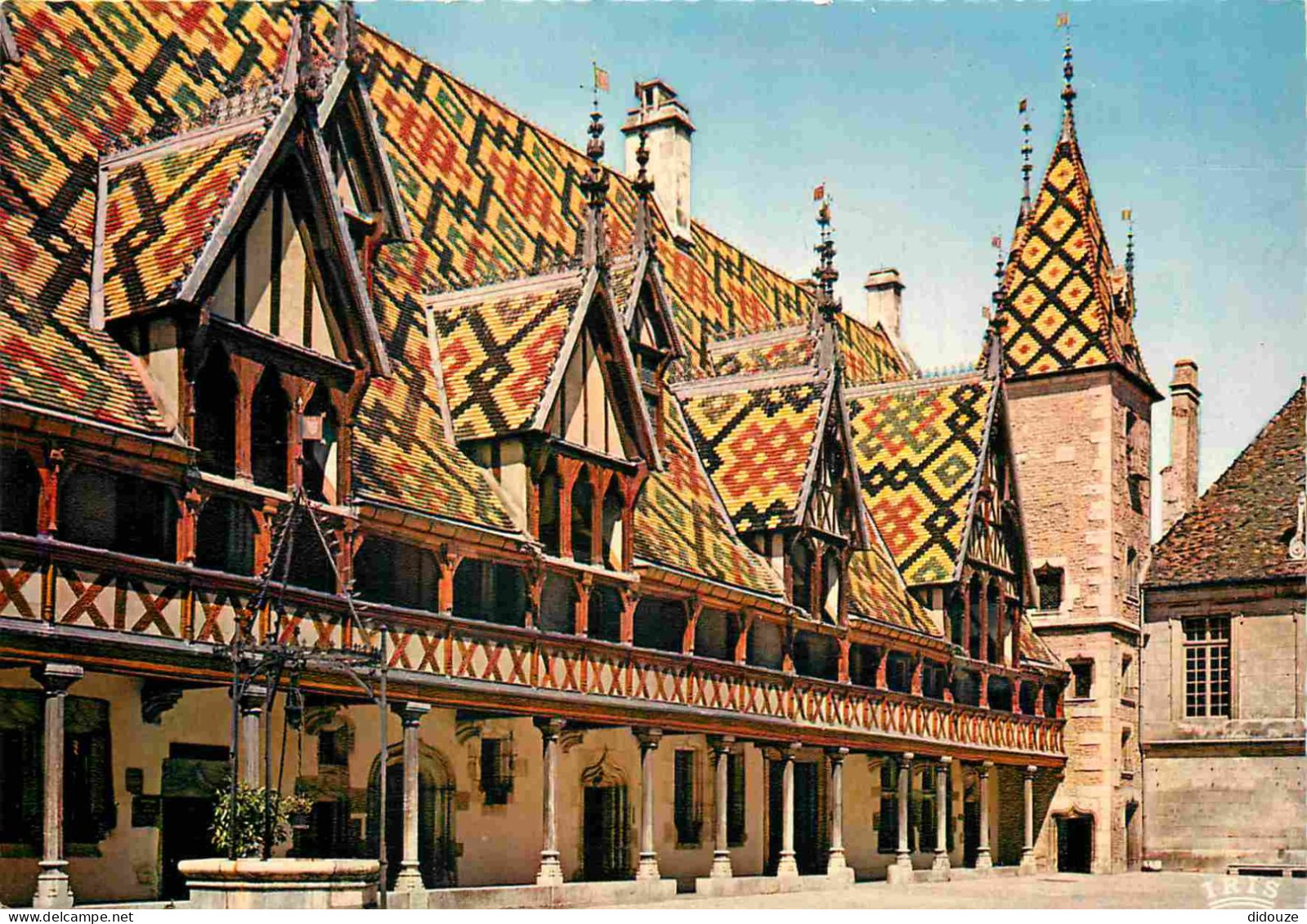 21 - Beaune - Hotel Dieu - La Cour D'honneur - Carte Dentelée - CPSM Grand Format - Voir Scans Recto-Verso - Beaune