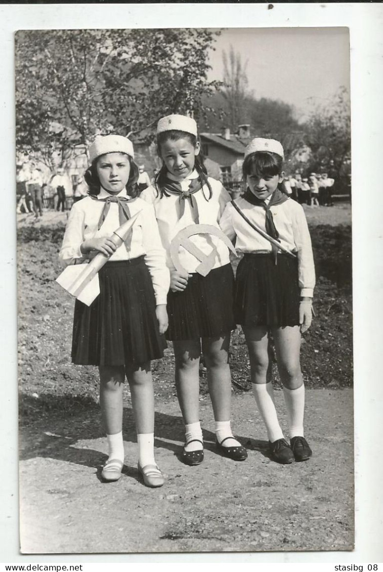 Schoolgirls, Rocket, Hammer And Sickle   G23-33 - Personnes Anonymes