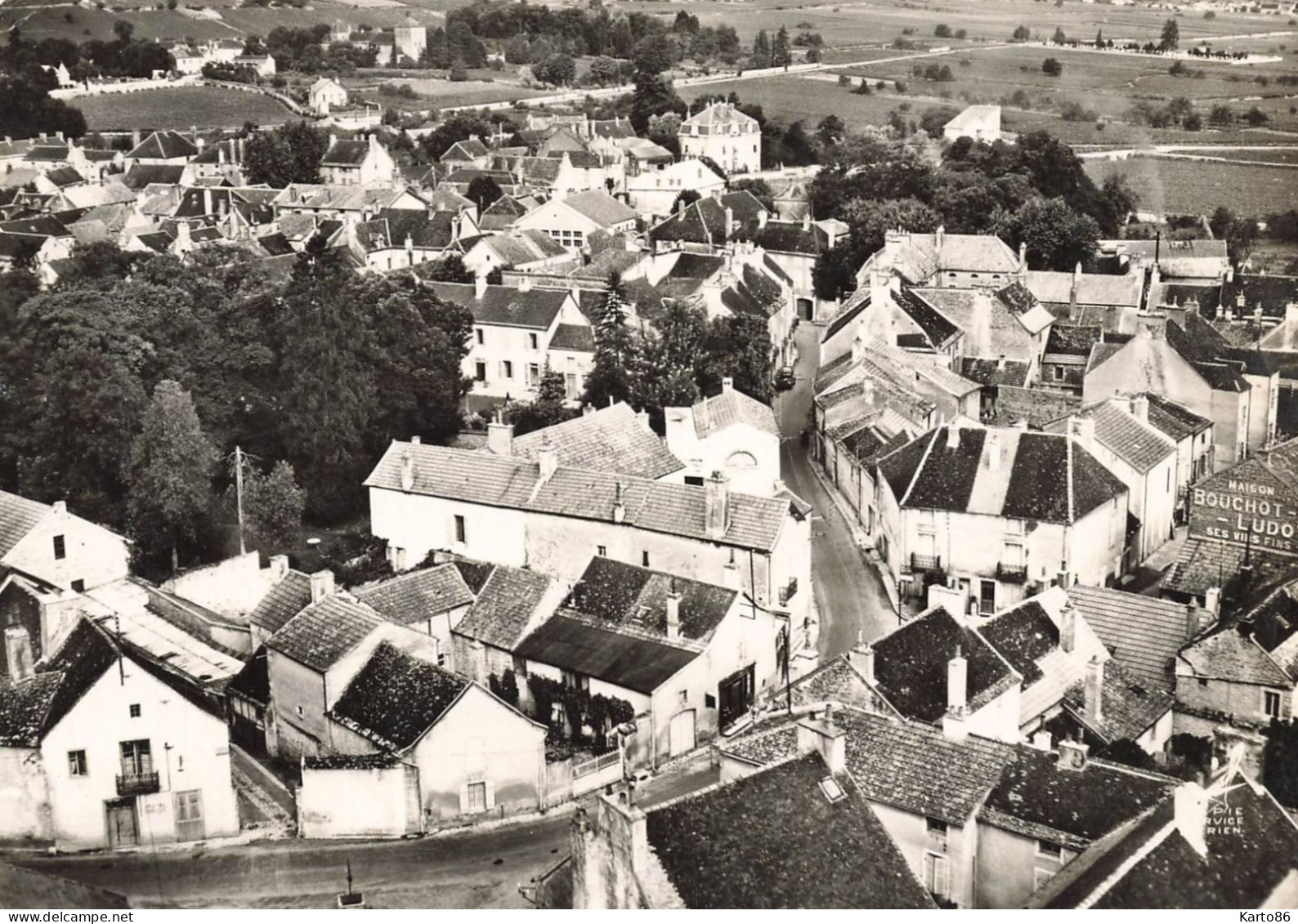 Gevrey Chambertin * Centre Du Bourg Du Village , La Place Des Lois - Gevrey Chambertin