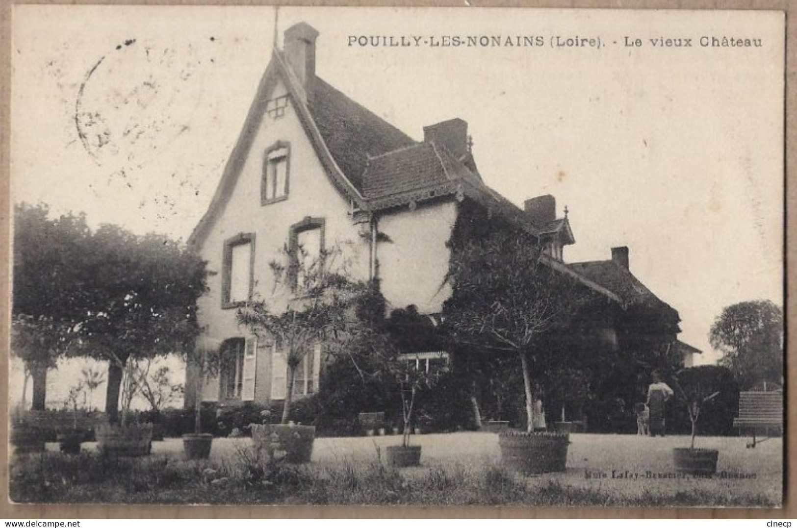 CPA 42 - POUILLY Les NONAINS - Le Vieux Château - TB PLAN EDIFICE Grande Maison Et Sa Façade Petite Animation Jardinier - Altri & Non Classificati