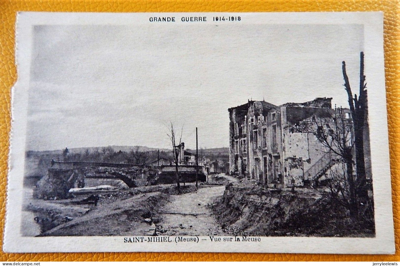 MILITARIA  -  SAINT-MIHIEL  - 3 CARTES : Guerre 1914-18 : Rue Du Commerce, Vue Sur La Meuse, Saint-Mihiel En 1919 - Guerre 1914-18