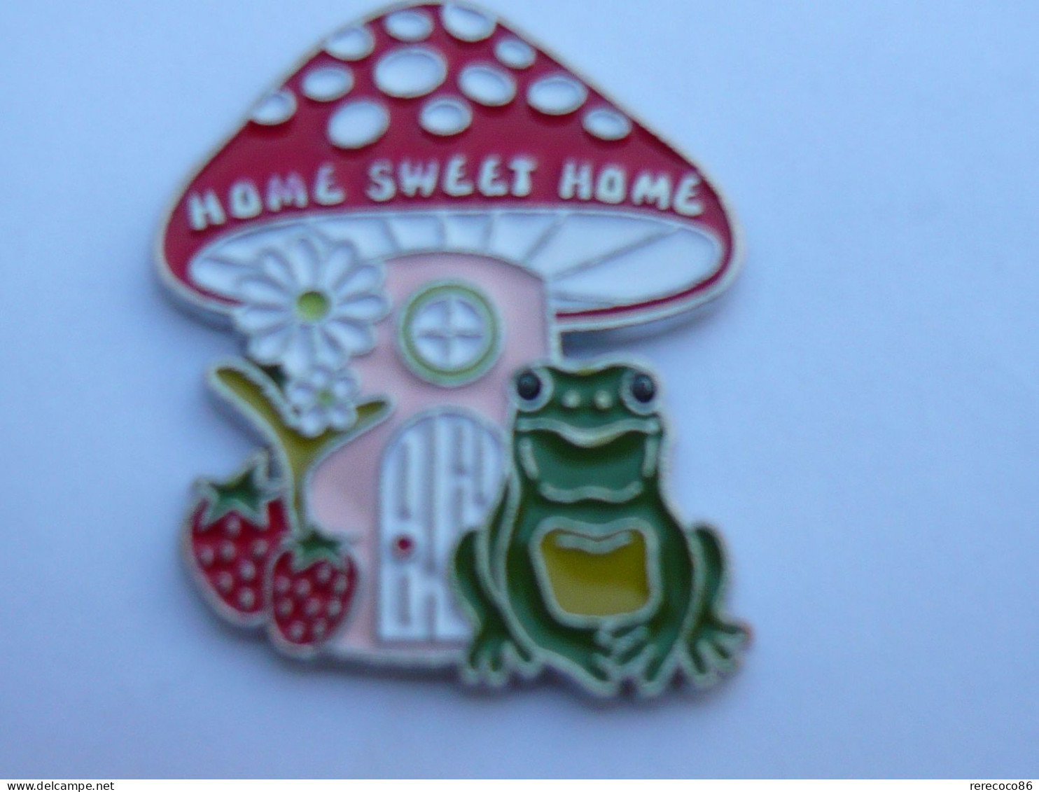 BIG Pin S MAISON CHAMPIGNON GRENOUILLE HOME SWEET HOME 4 X 3 Cm  NEUF - Other & Unclassified